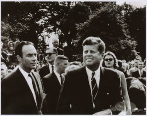 Wofford introducing Ethiopian PCVs Trainees to President Kennedy on the White House Lawn.